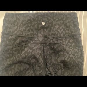 Lululemon size 8 black camo leggings